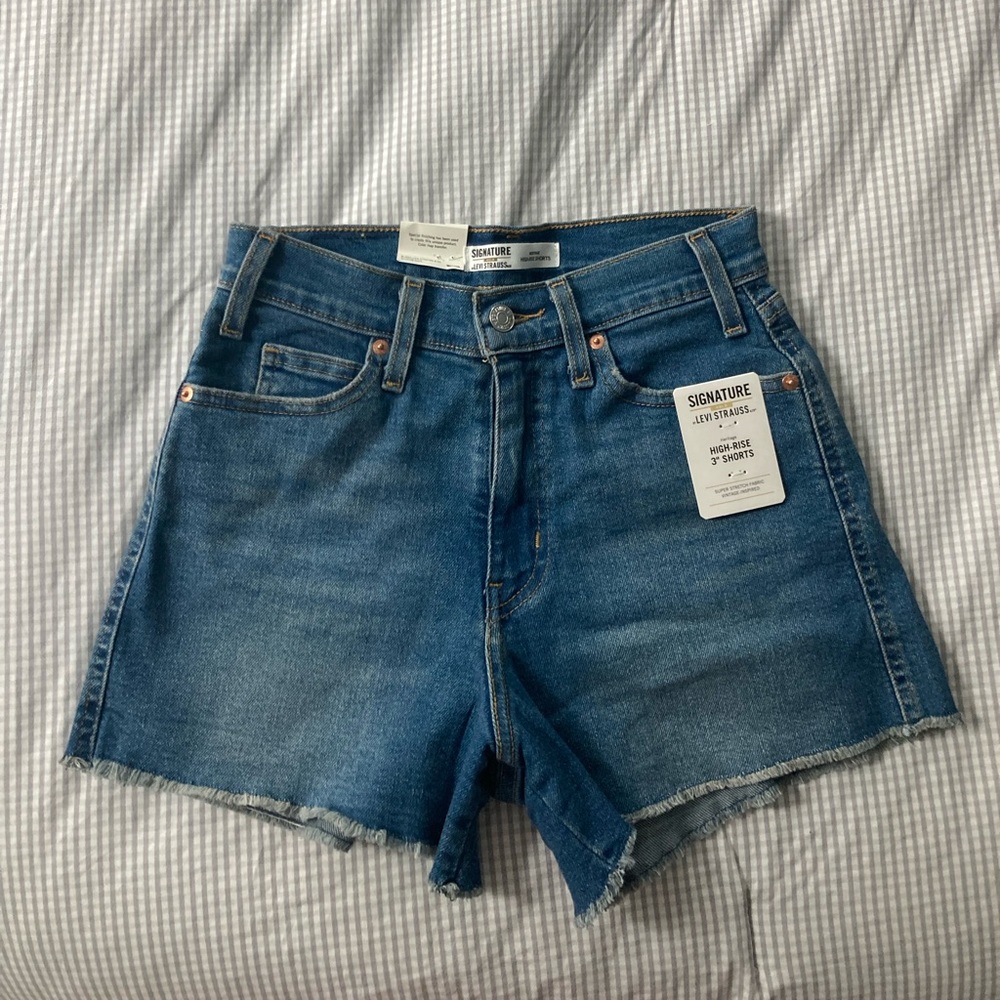 Levi High-Rise 3” Jean Shorts - Size 2 / W26 - Signature Gold Levi Strauss & Co